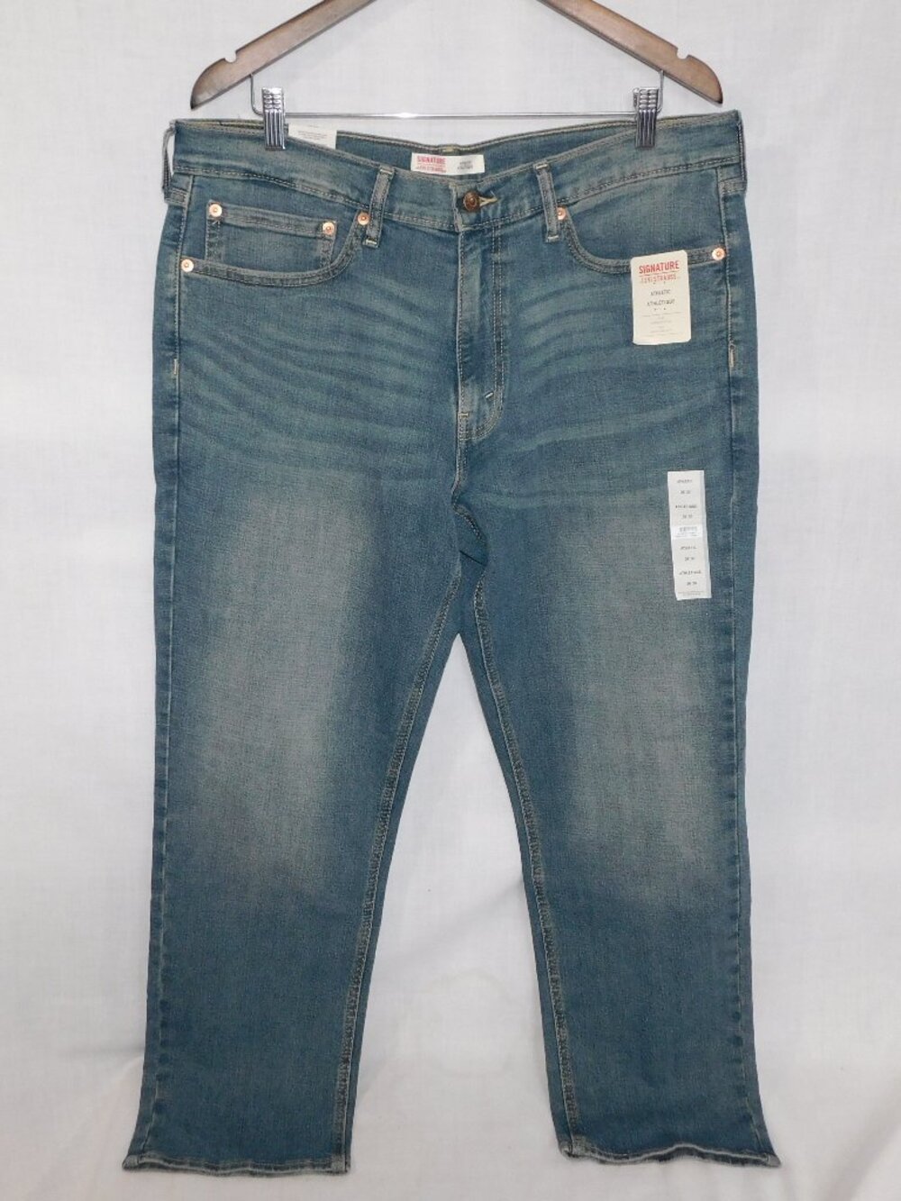 Levi Strauss Signature Athletic Medium Wash 36 x 30 Mens Jeans New w Tag